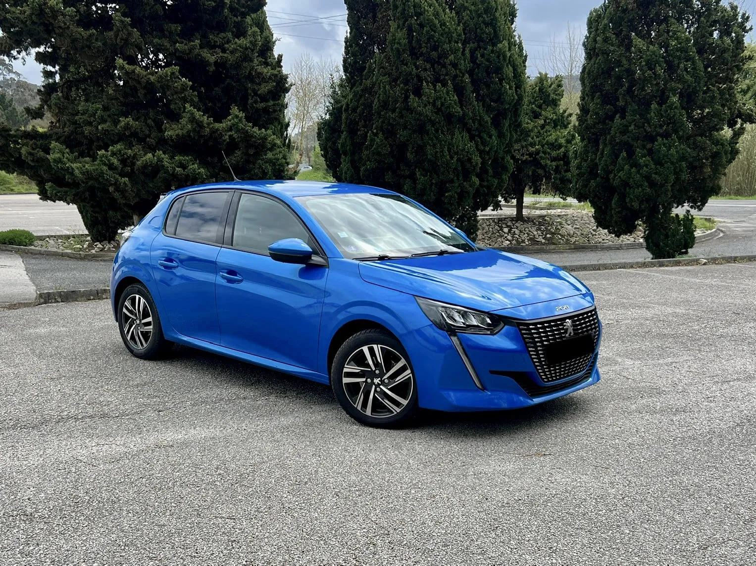 PEUGEOT 208
